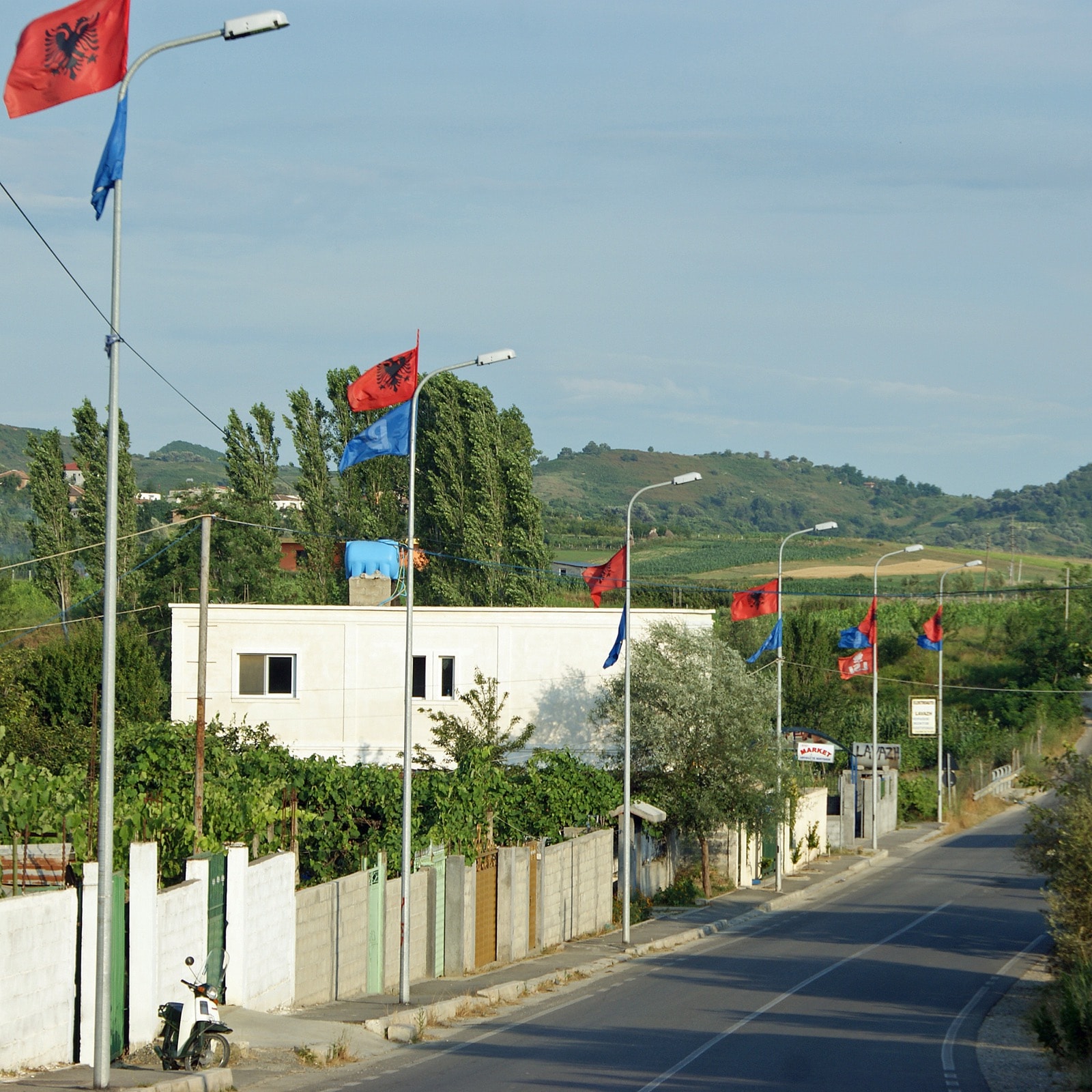 Manëz, Albania