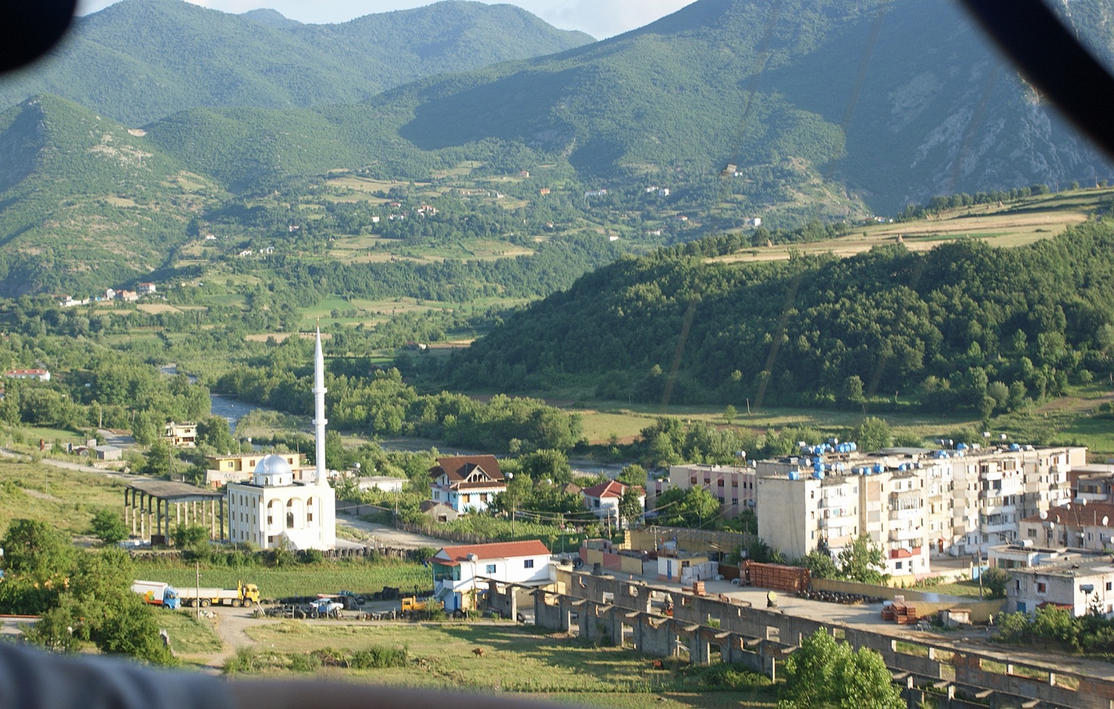 Klos, Albania